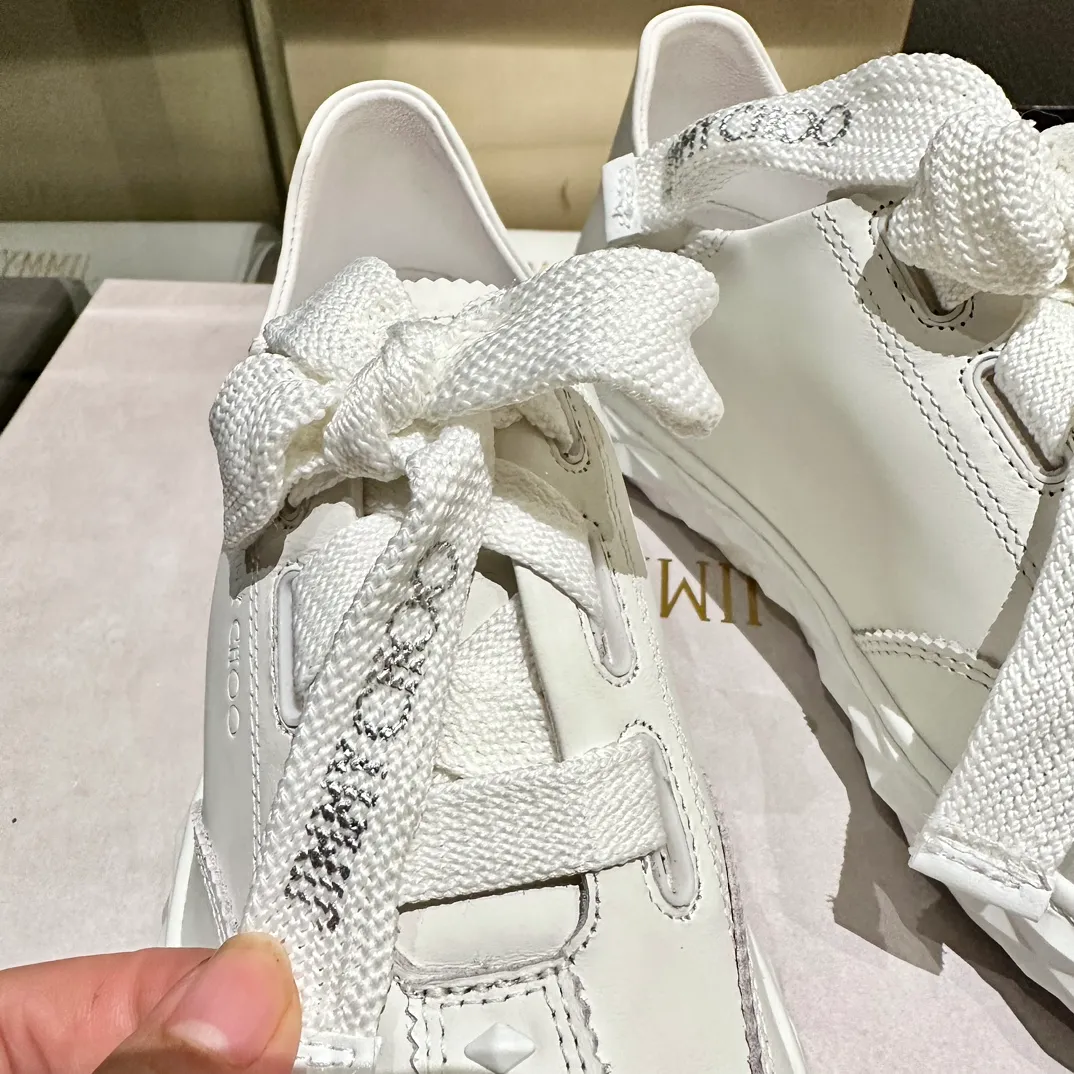 👟👟Ex-factory price 640👟👟 The new JIMMY CHOO, exclusively for sale, original large-soled casual white shoes, designed with the latest technology, strong three-dimensional effect👍The integration of multiple technologies, subverting fashion, super stylish! The combination is super beautiful. The original version is 1:1, versatile and trendy, both salty and sweet! New layout Size: 35-40